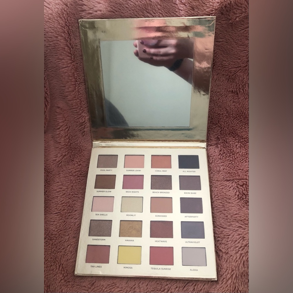 BNIB ICONIC London eyeshadow palette